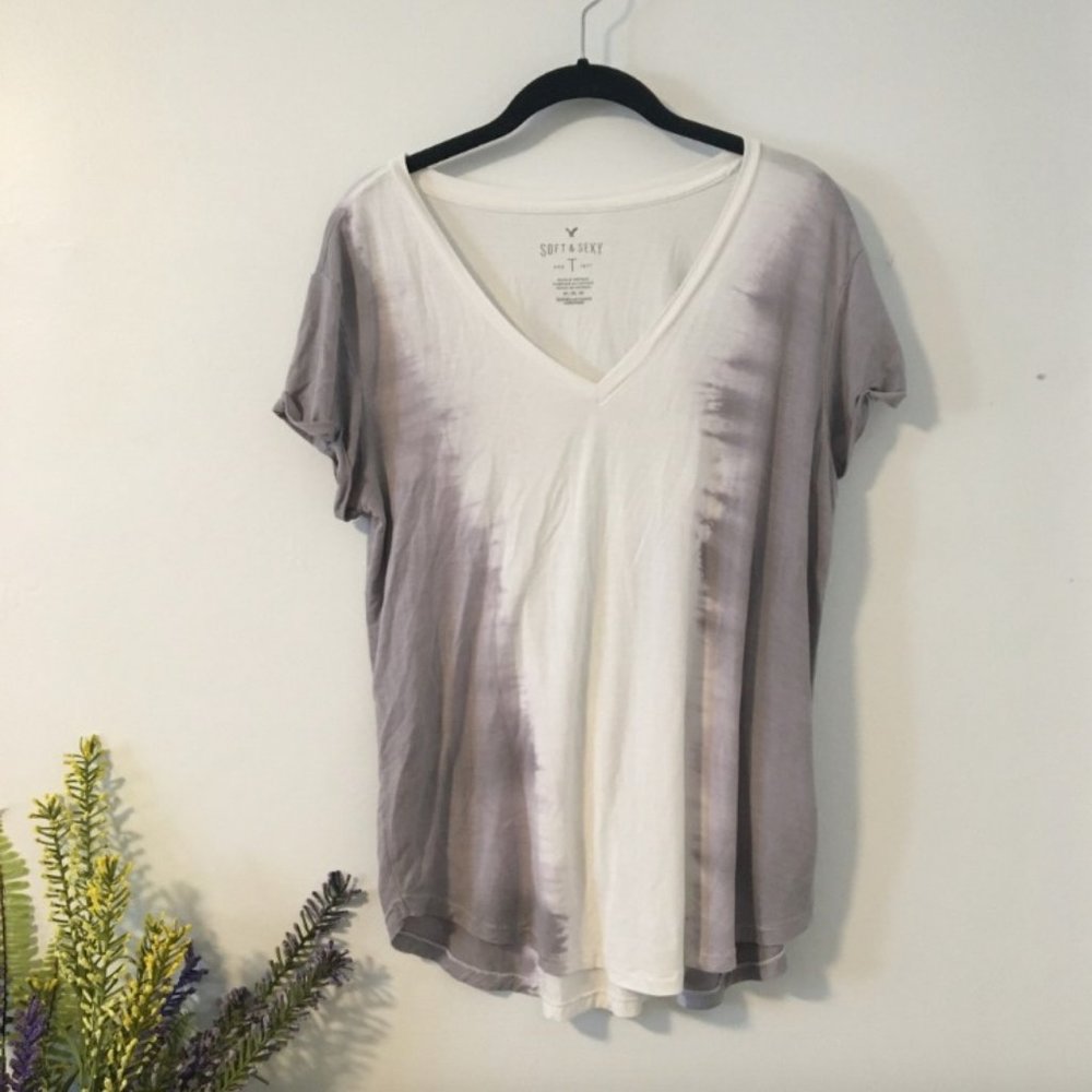 AEO tie dye v-neck tee